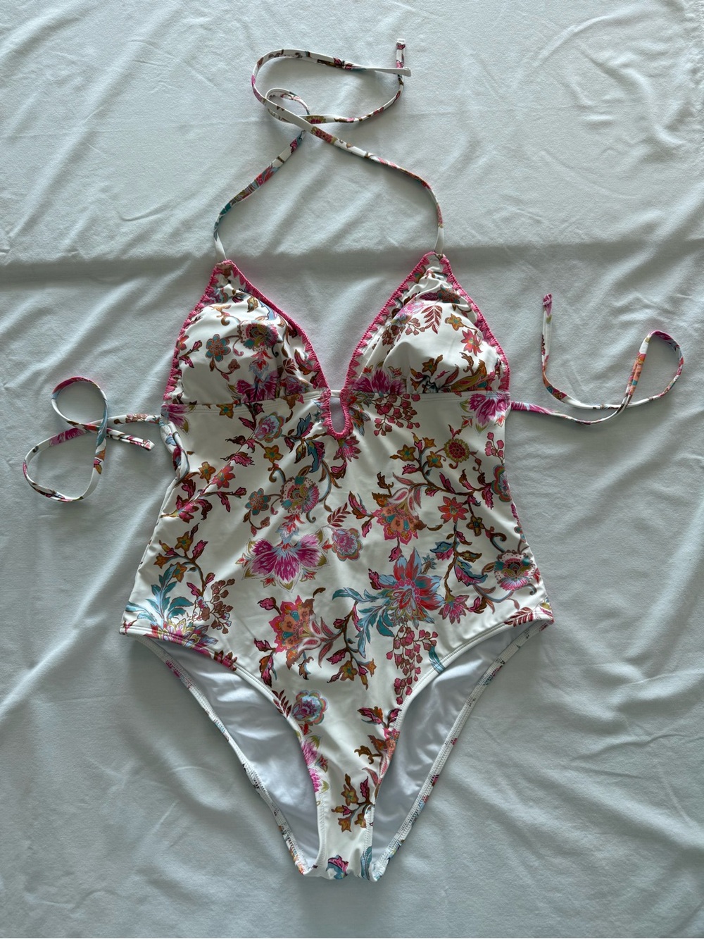 Cupshe Creme Paisley Plunging One-Piece Swimsuit  Size Large NWT - Picture 4 of 11